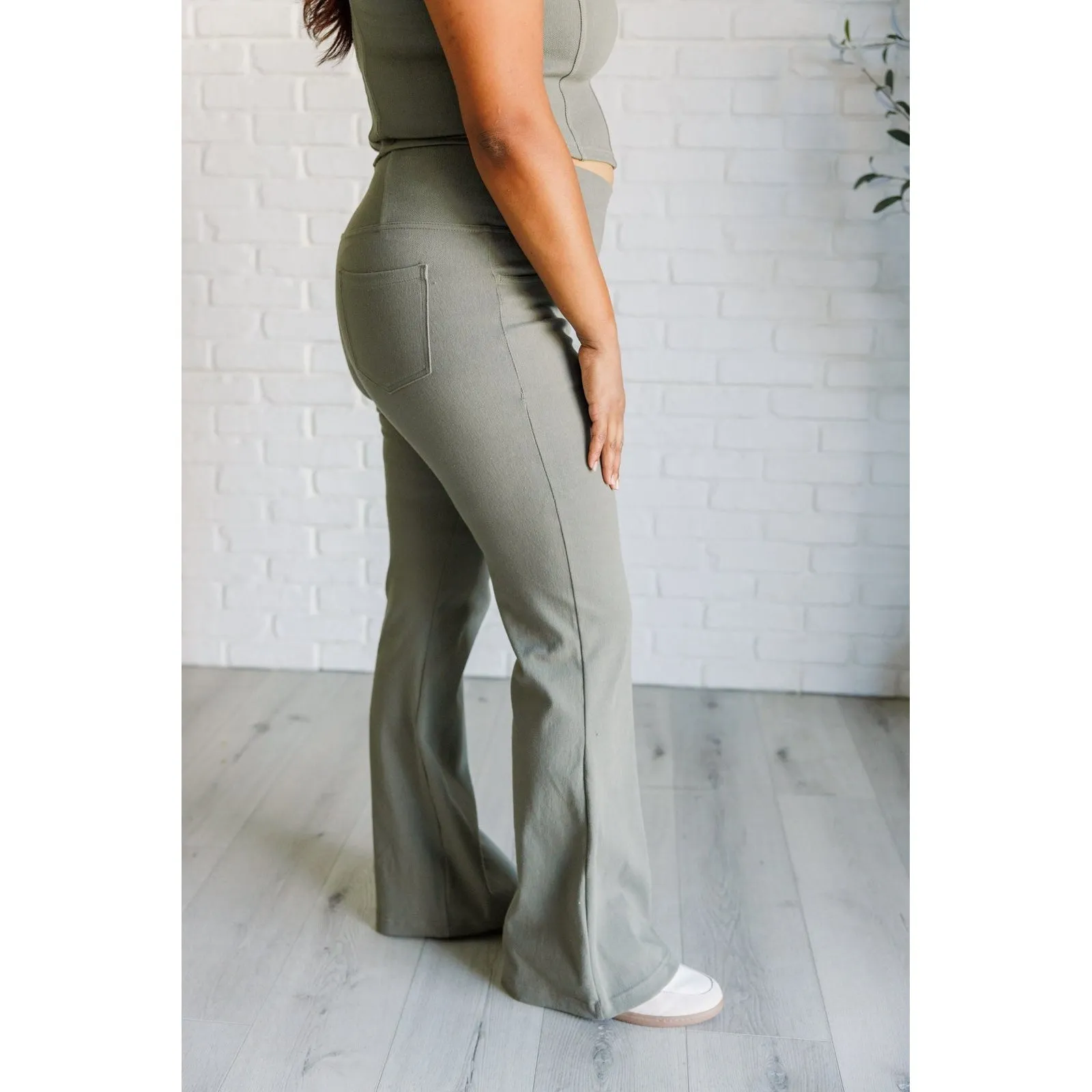Fit Goals Flared Pant in Dusty Olive