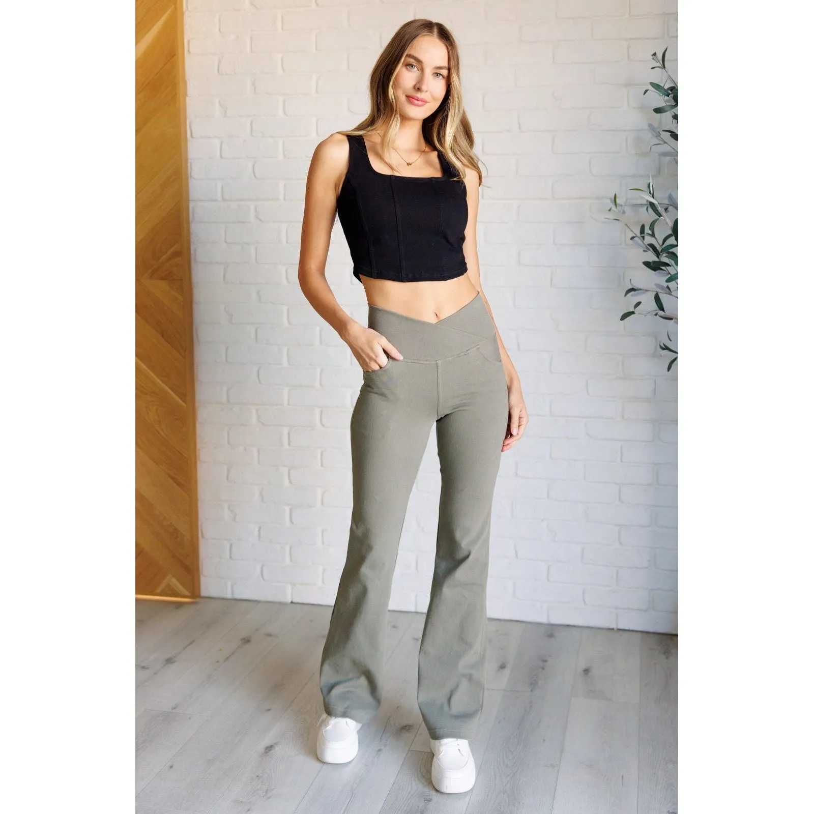 Fit Goals Flared Pant in Dusty Olive
