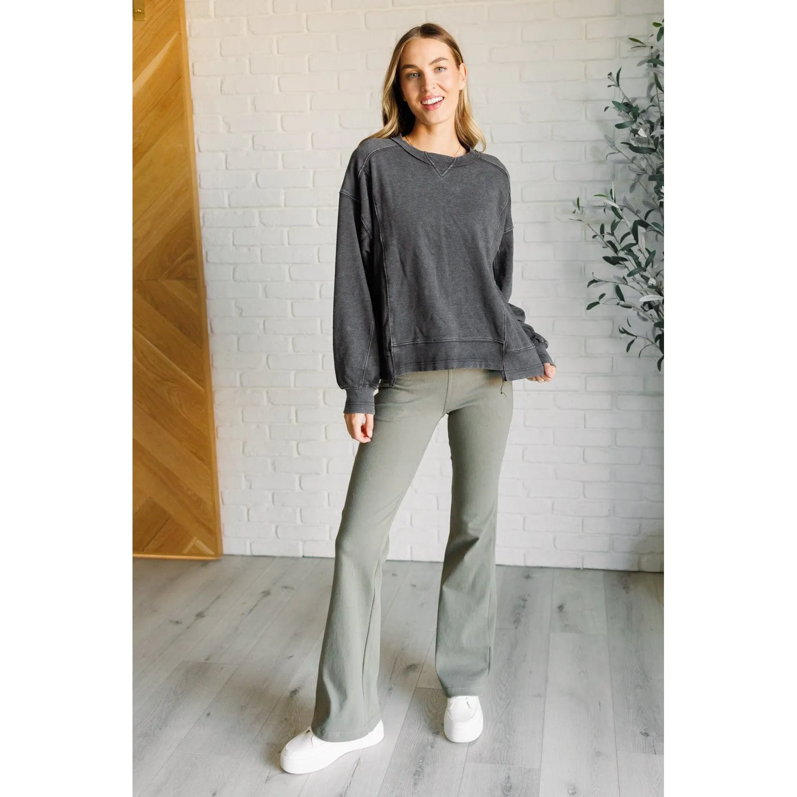 Fit Goals Flared Pant in Dusty Olive