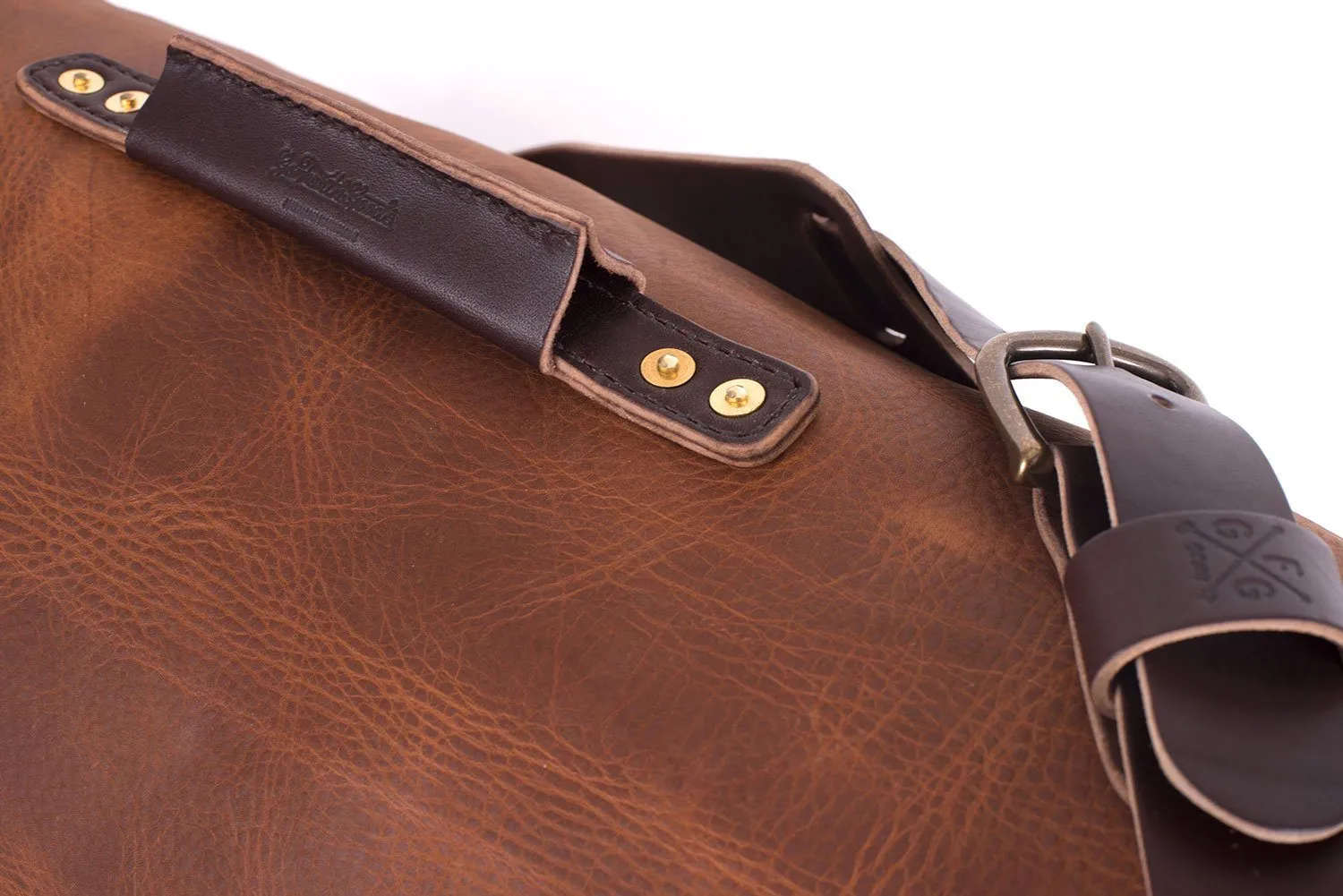 GUNNAR ZIPPERED LEATHER DUFFLE BAG - MILITARY STYLE DUFFLE BAG