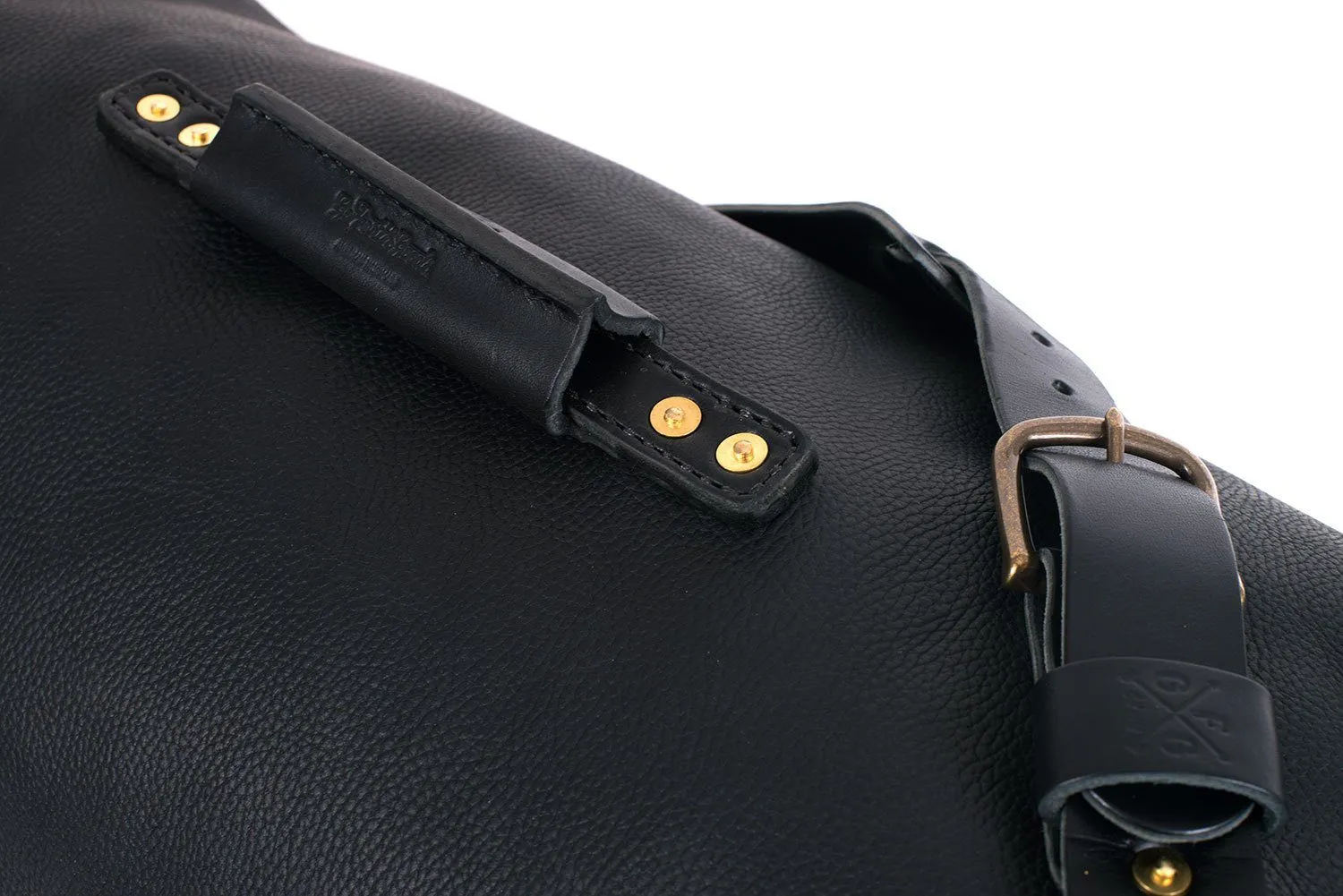 GUNNAR ZIPPERED LEATHER DUFFLE BAG - MILITARY STYLE DUFFLE BAG