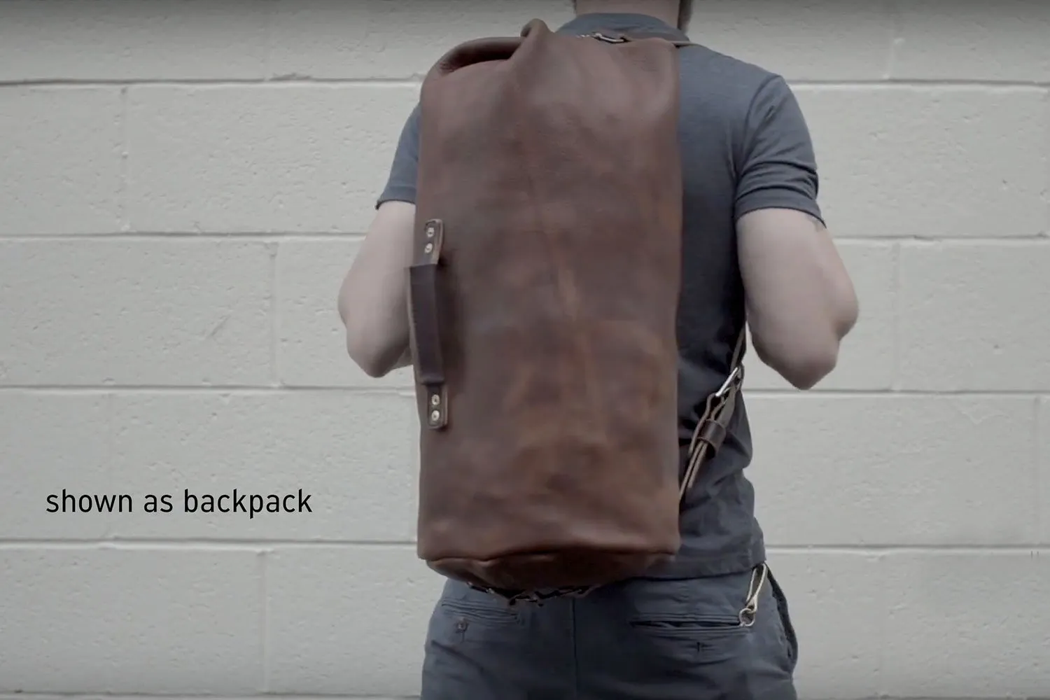 GUNNAR ZIPPERED LEATHER DUFFLE BAG - MILITARY STYLE DUFFLE BAG