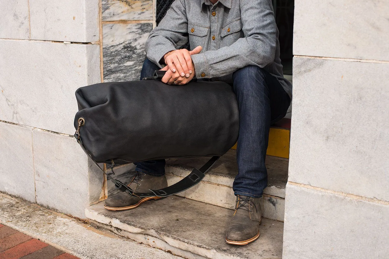 GUNNAR ZIPPERED LEATHER DUFFLE BAG - MILITARY STYLE DUFFLE BAG
